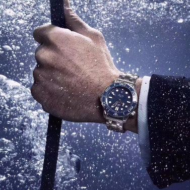 VS厂欧米茄海马300蓝面 8800机芯真假对比评测 210.30.42.20.03.001 