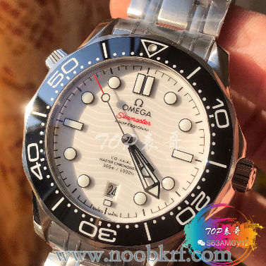 VS厂欧米茄海马300白盘 熊猫色对比评测